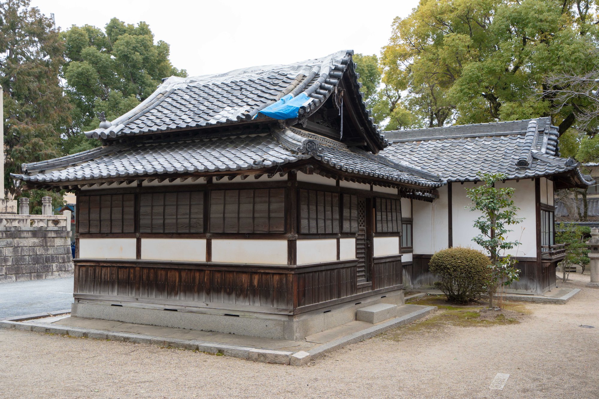 社殿全景・被災状況